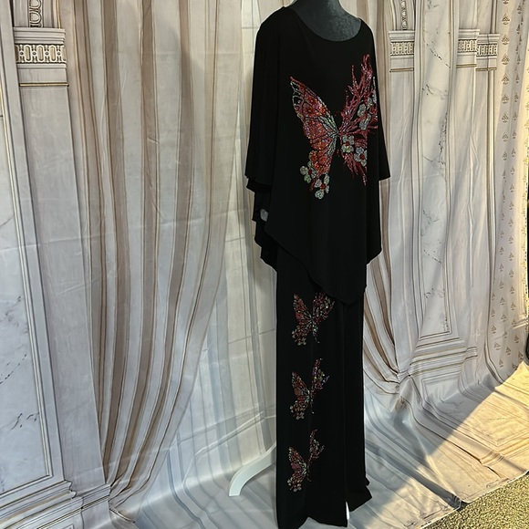 Beautiful butterfly pantset. Casual dressy two piece elephant leg V shape tunic. - Picture 5 of 7